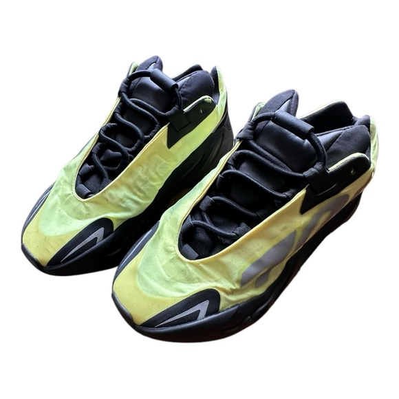 ADIDAS Yeezy Boost 700 MNVN Phosphor 2022 !!!FREE SHIPPING!!! - Picture 2 of 7